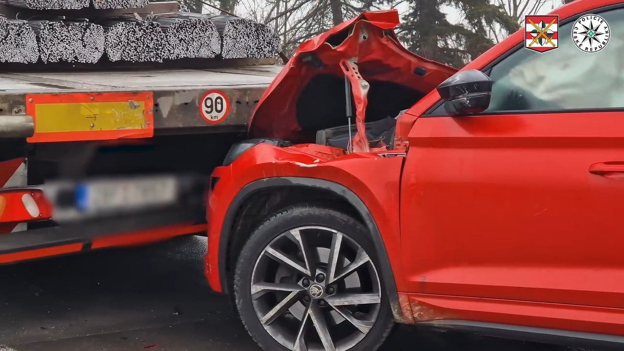 VIDEO: Policie zveřejnila záběry z nehod na ledovce. Zdroj: Policie ČR
