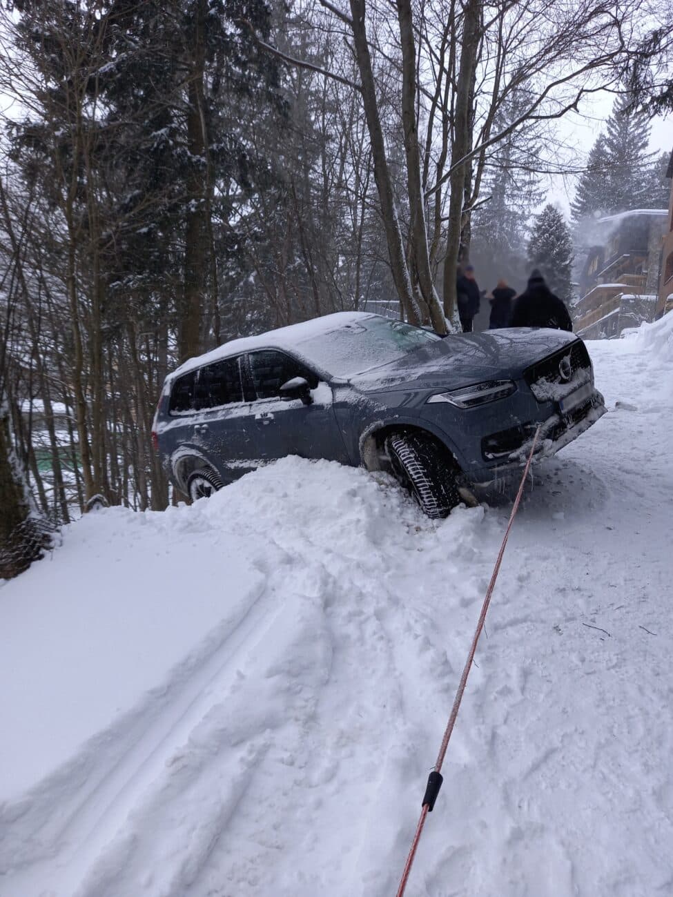 Hasiči řeší řadu nehod v Krkonoších. Foto: HZS