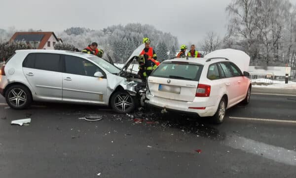 Kvůli náledí hrozí dopravní nehody. Foto: HZS