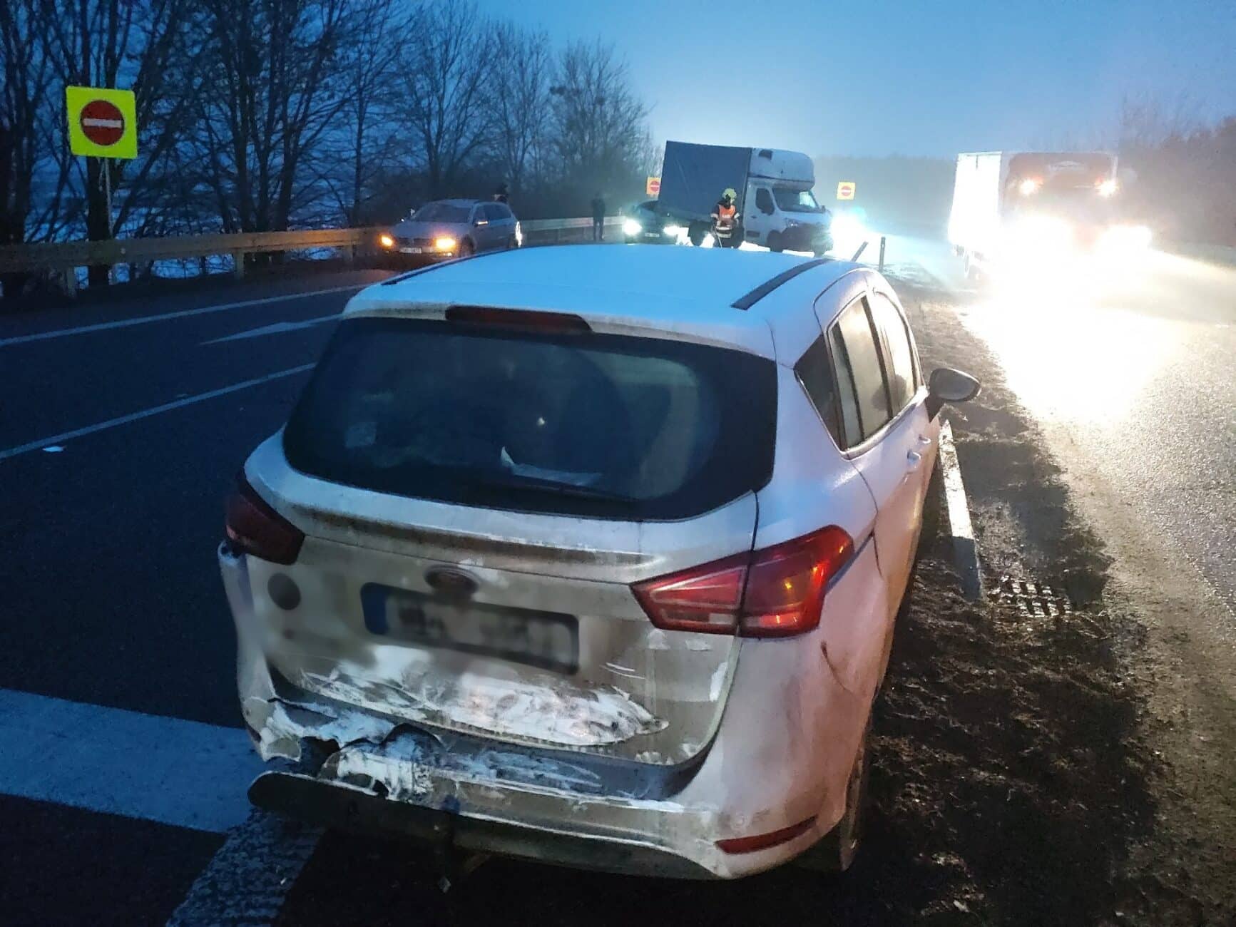 Nehoda nedaleko Rosic. Foto: HZS JMK