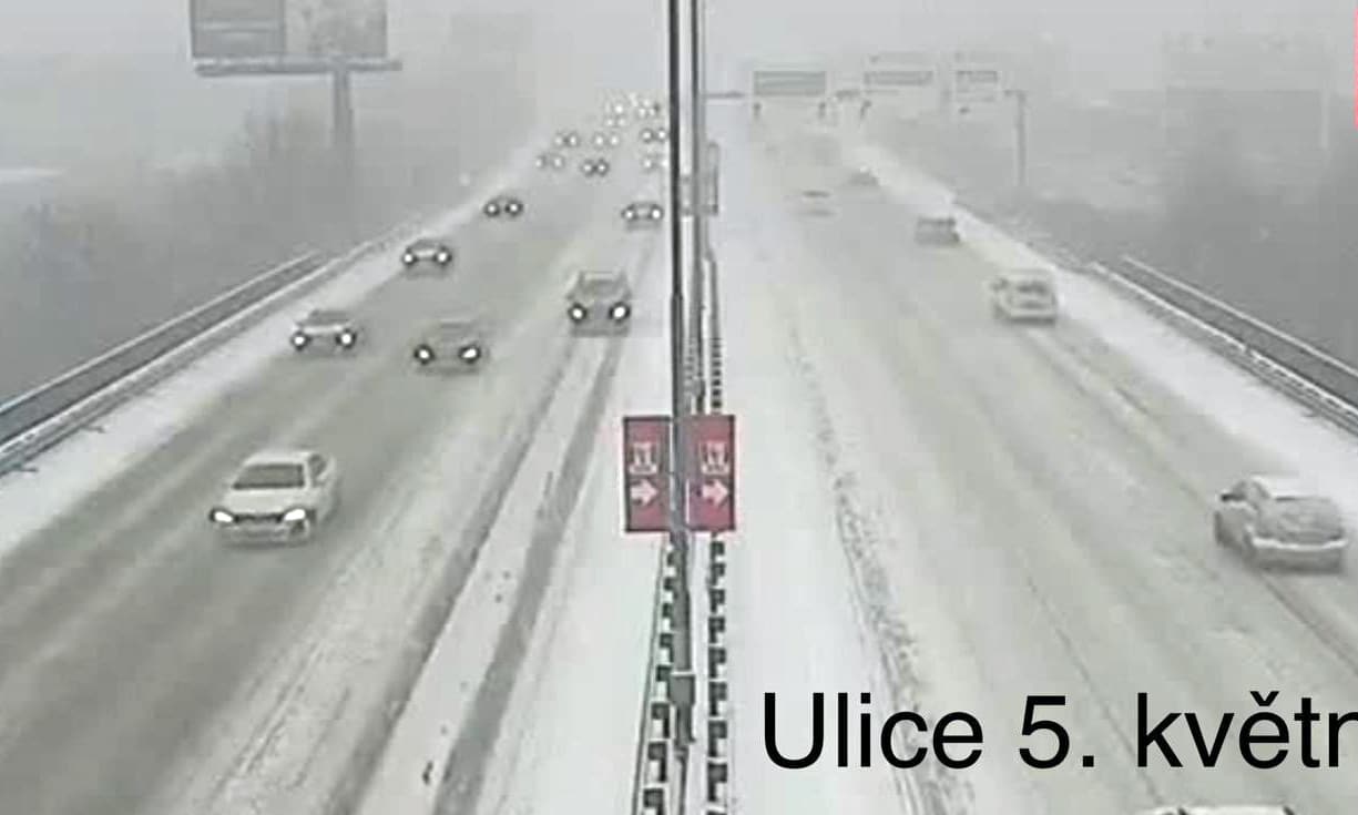 Sníh v Praze na ulici 5. května. Zdroj: MHMP