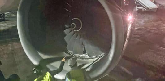 Poškozený motor českého letadla na Kubě. Foto: Yvette Michnová