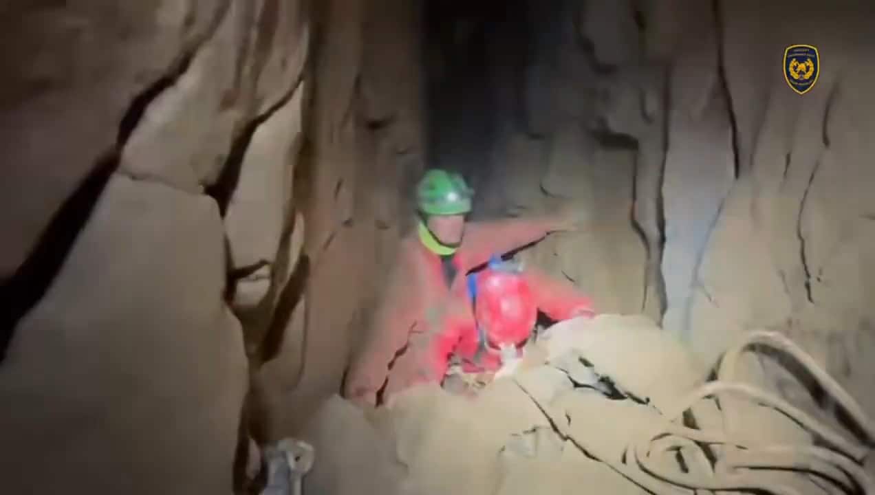 VIDEO: Záchranná akce probíhala v náročném terénu jeskyně. Autor: HZS