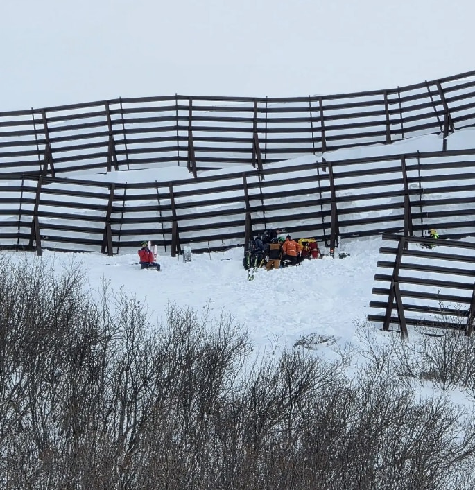 Lavinou zavaleného chlapce vyhrabali záchranáři. Foto: Horská služba Bad Gastein