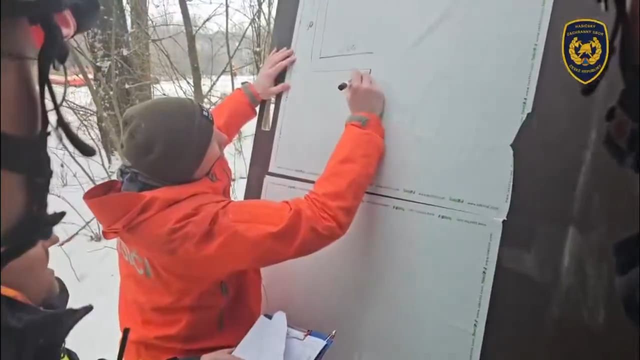 VIDEO: Záchranná akce v Moravském krasu. Video: HZS