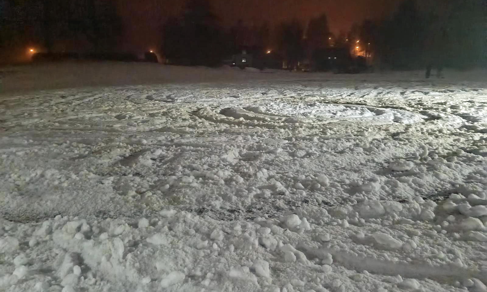 Mladíci driftováním zničili lyžařskou stopu v Josefově Dole. Foto: Policie ČR