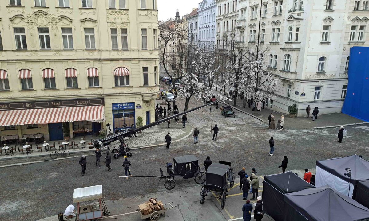 Netflix v Praze natáčí nový seriál Věk nevinnosti (The Age of Innocence). Foto: Markéta Remešová (se souhlasem)