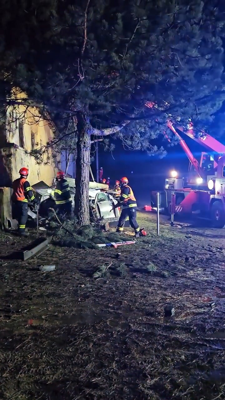 VIDEO: Hasiči zasahují u tragické nehody v Rešicích. Video: Se souhlasem HZS JMK