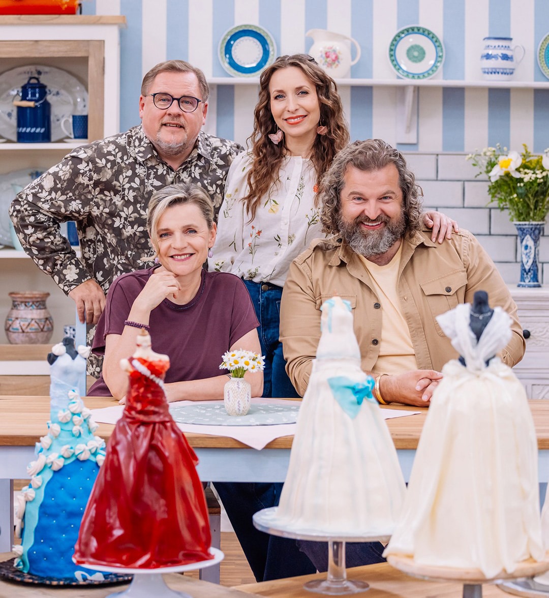 V kreativní výzvě tentokrát soutěžící pekli dort oděný do šatů. Foto: Česká televize