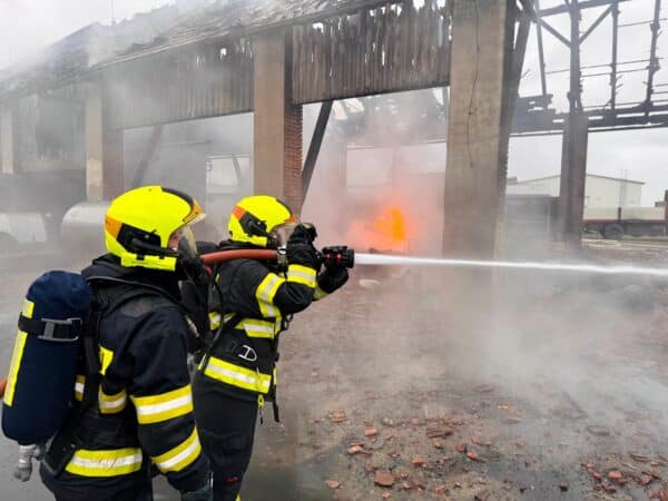 Požár v obci Dolní Roveň. Foto: HZS Pardubického kraje