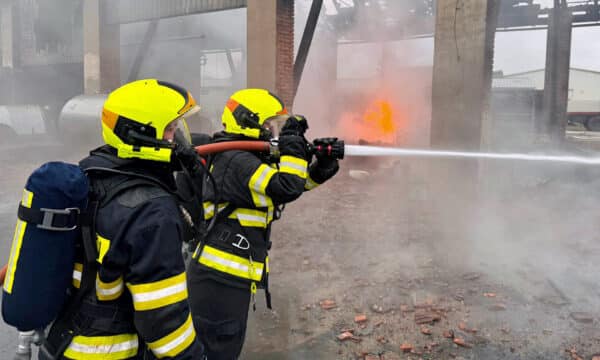 Požár v obci Dolní Roveň. Foto: HZS Pardubického kraje