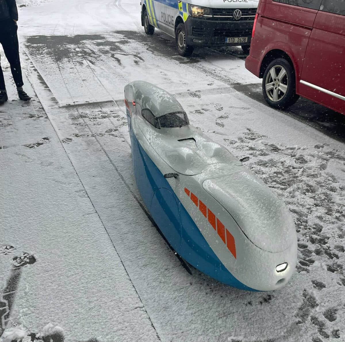 Velomobil zkontrolovali policisté v Ostravici. Foto: Policie ČR
