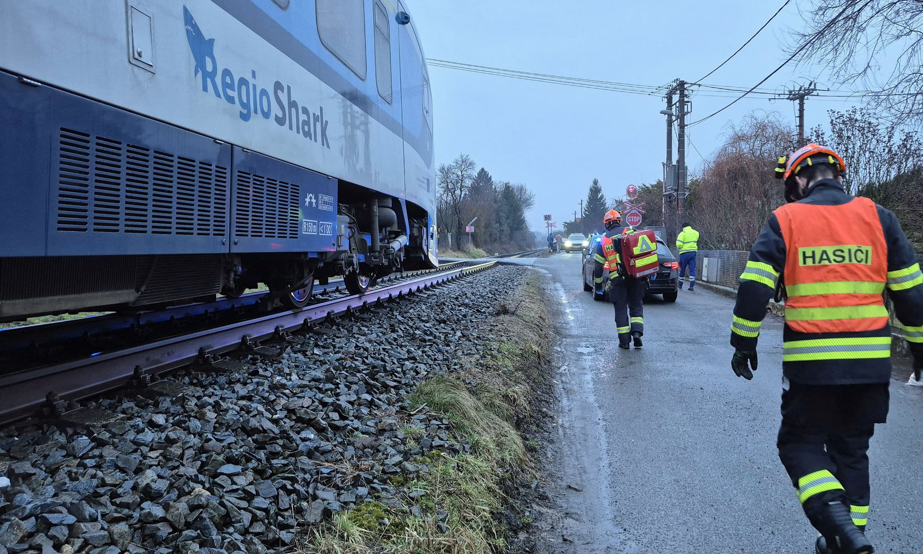 Nehoda auta a vlaku v Želechovicích nad Dřevnicí. Foto: HZS