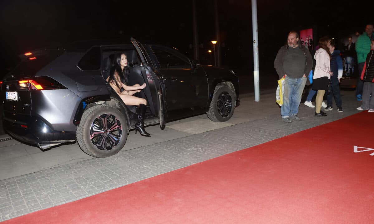 Nikol Lauberová si to nakráčela na Českého lva poněkud neoděná. Foto: Nextfoto