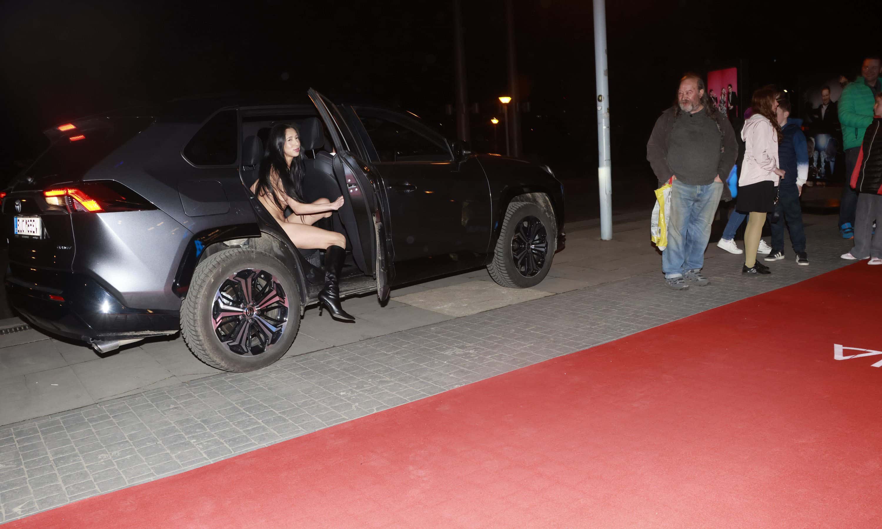 Nikol Lauberová si to nakráčela na Českého lva poněkud neoděná. Foto: Nextfoto