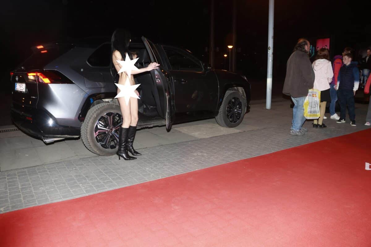 Nikol Lauberová si to nakráčela na Českého lva poněkud neoděná. Foto: Nextfoto