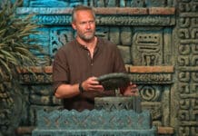 Moderátor Ondřej Novotný na 5. kmenové radě letošního Survivoru. Foto: TV Nova