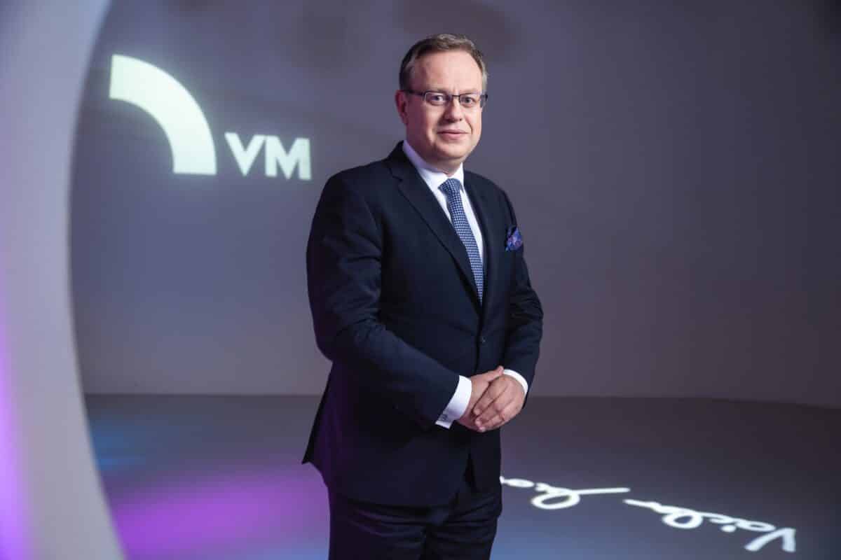 Moderátor Otázek Václav Moravec. Foto: se souhlasem Česká televize