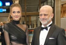 Partnerka Hynka Čermáka Veronika Šmídová vynesla na České lvy průsvitné šaty. Foto: Profimedia