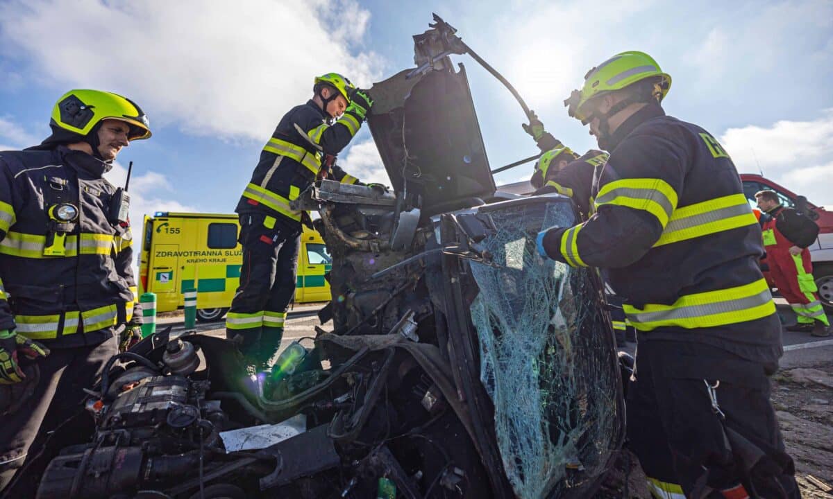 Vážná nehoda se stala u Nahořan. Foto: HZS Královéhradeckého kraje / Michal Fanta