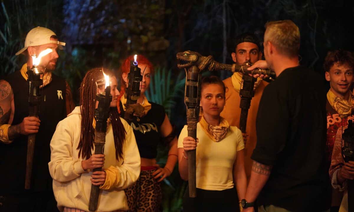 Ondřej Novotný všem hráčům zhasl pochodně. Foto: se souhlasem TV Nova