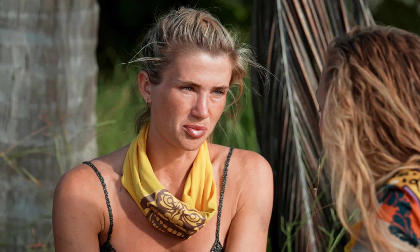 Johanka prohledala Nele tašku. Foto: TV Nova