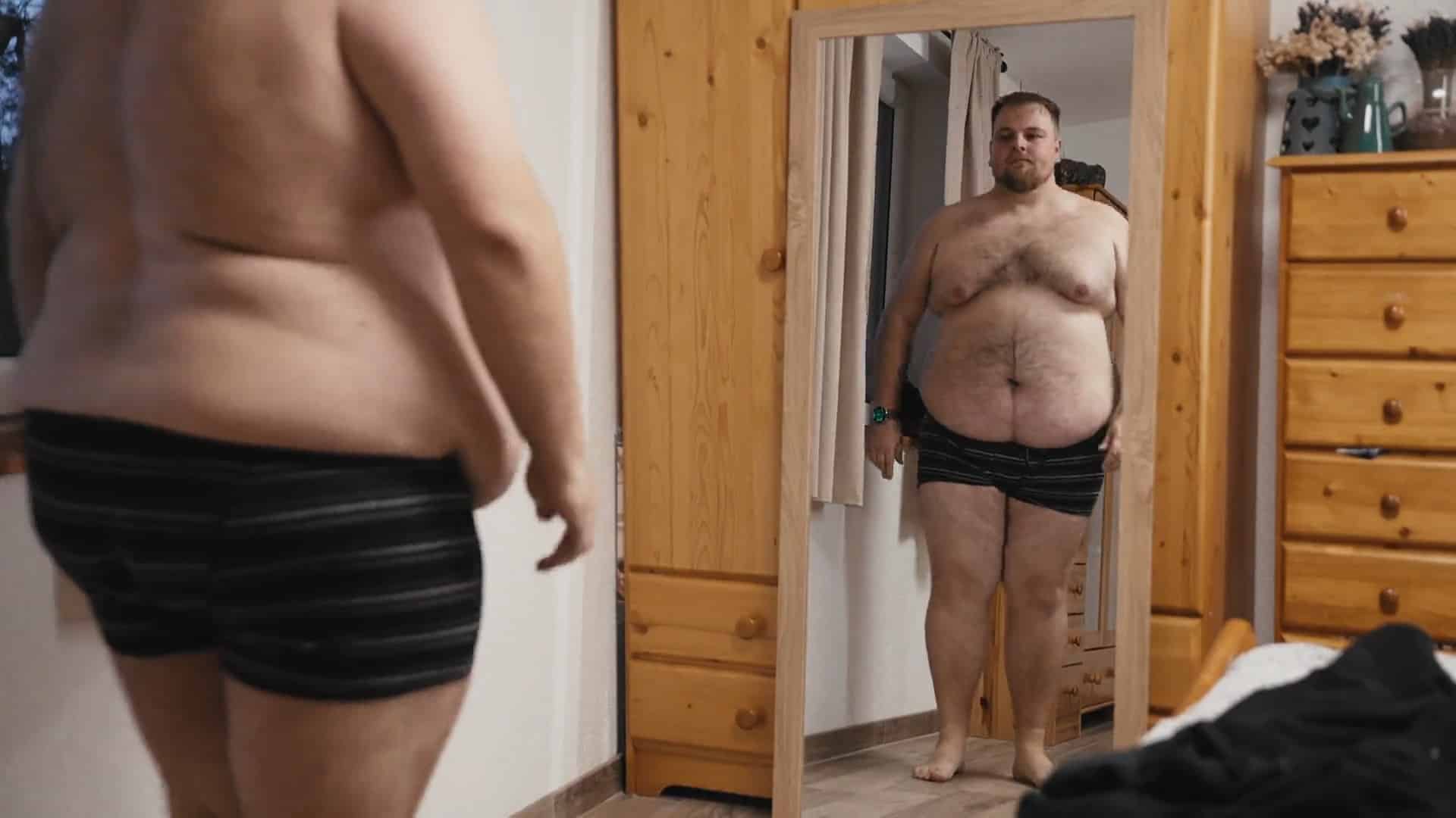 VIDEO: Matěj Černý váží 170 kilo a nutně potřebuje zhubnout. Video: TV Nova (se souhlasem)