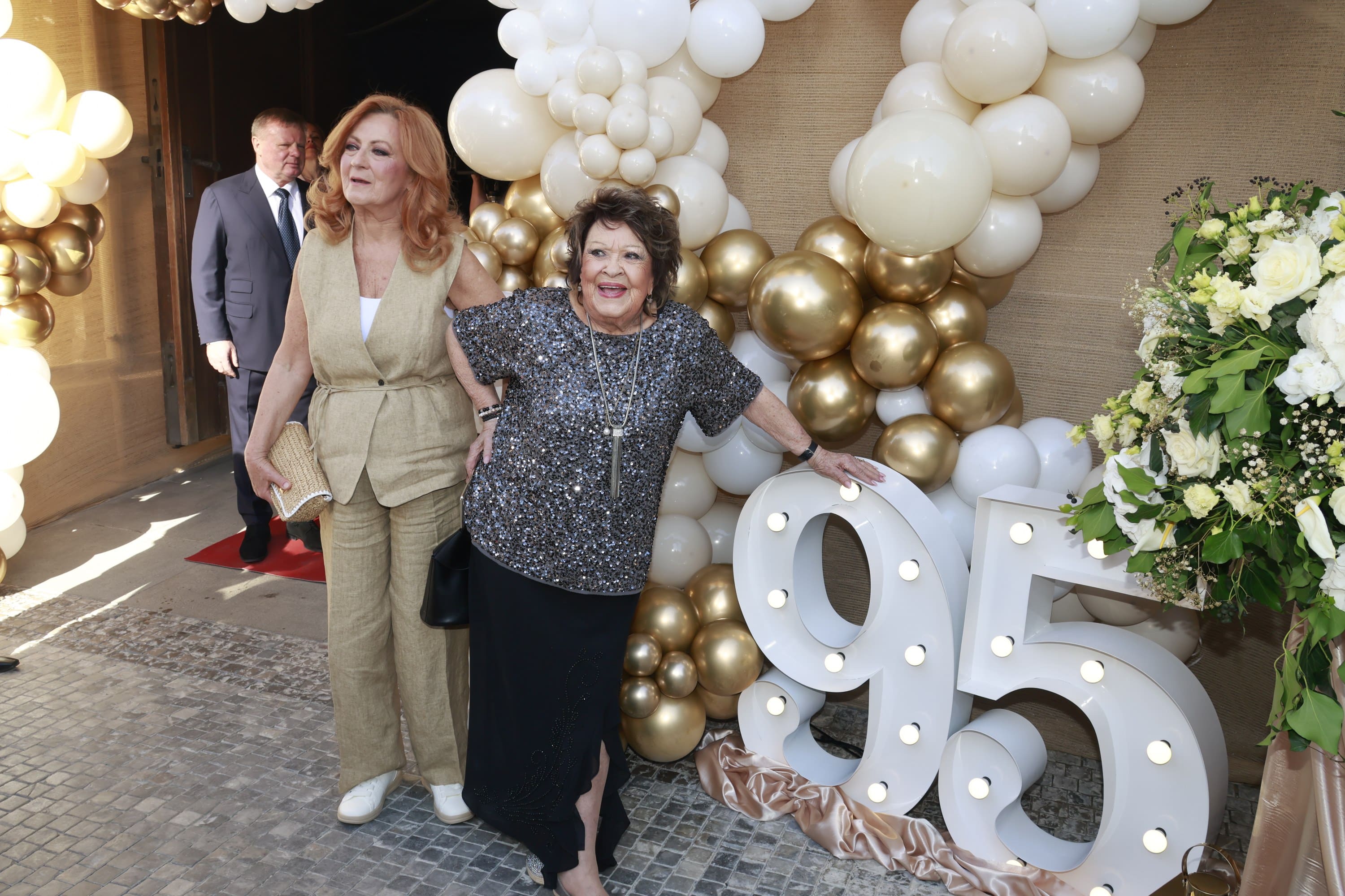 Oslava 95. narozenin Jiřiny Bohdalové: Simona Stašová a Jiřina Bohdalová. Foto: Nextfoto