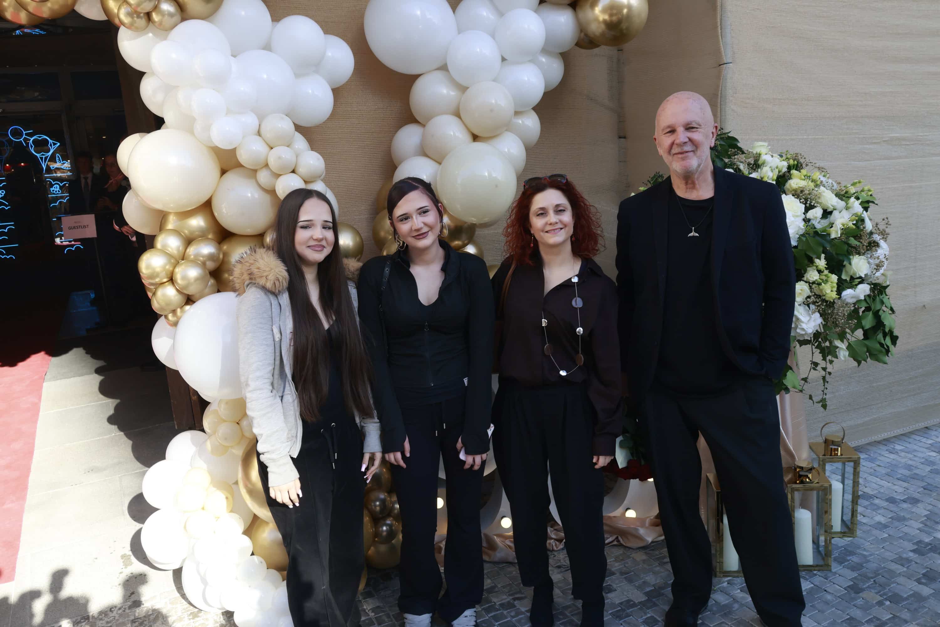 Oslava 95. narozenin Jiřiny Bohdalové: Lucia Šoralová a Ondřej Soukup. Foto: Nextfoto