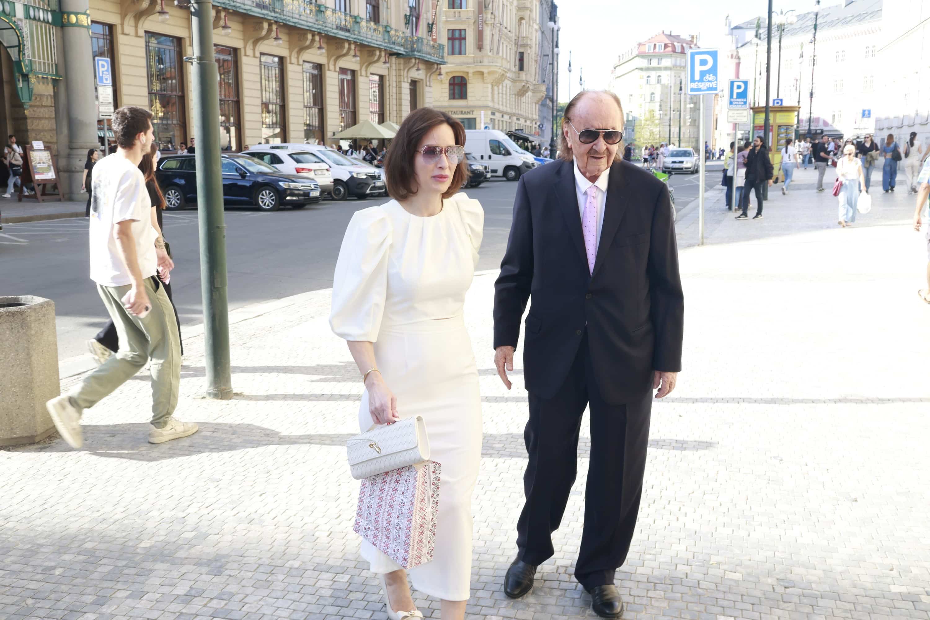 Oslava 95. narozenin Jiřiny Bohdalové: Producent František Janeček a moderátorka Alex Mynářová. Foto: Nextfoto