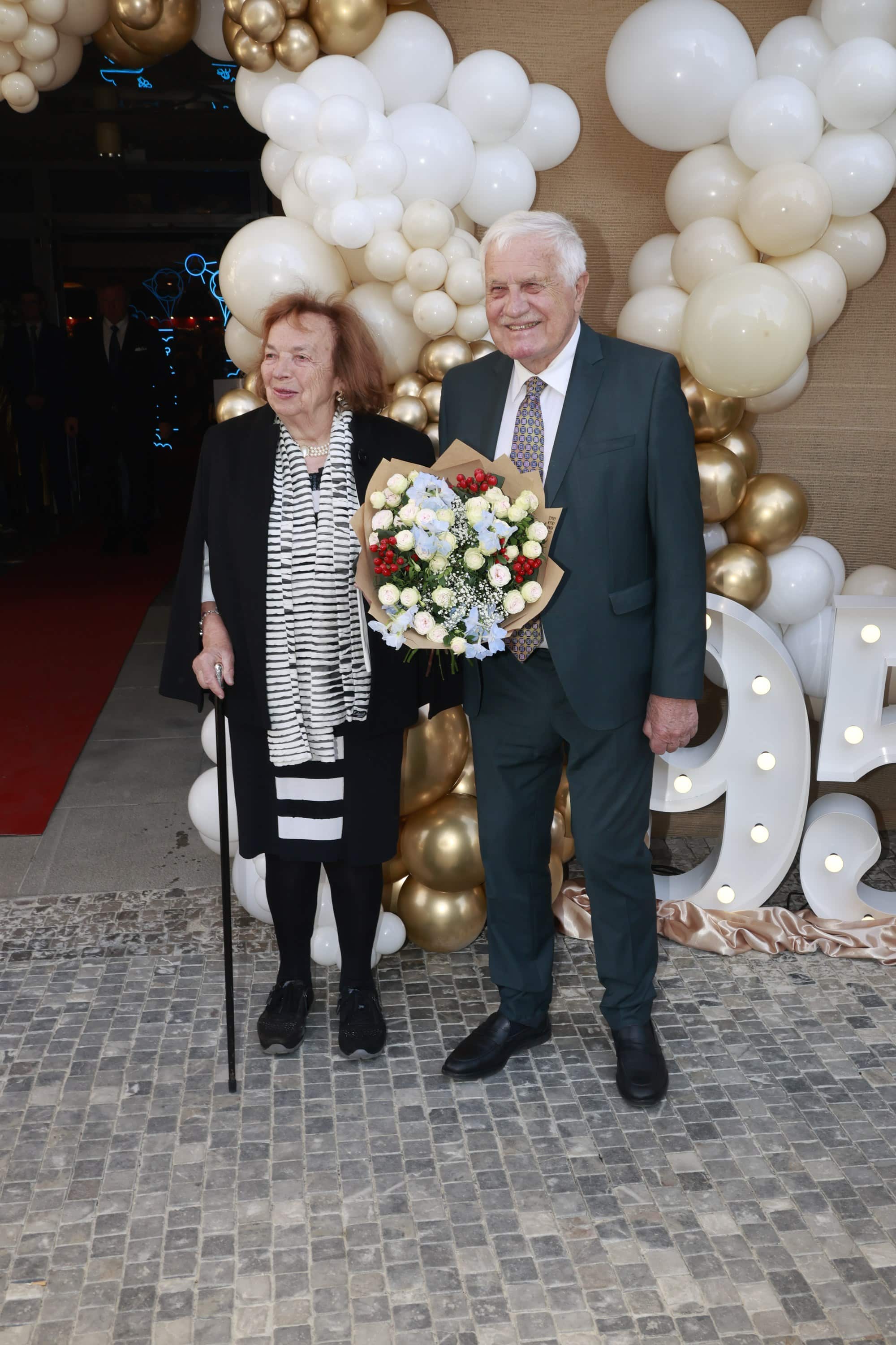 Oslava 95. narozenin Jiřiny Bohdalové: Exprezident Václav Klaus s chotí Lívií. Foto: Nextfoto
