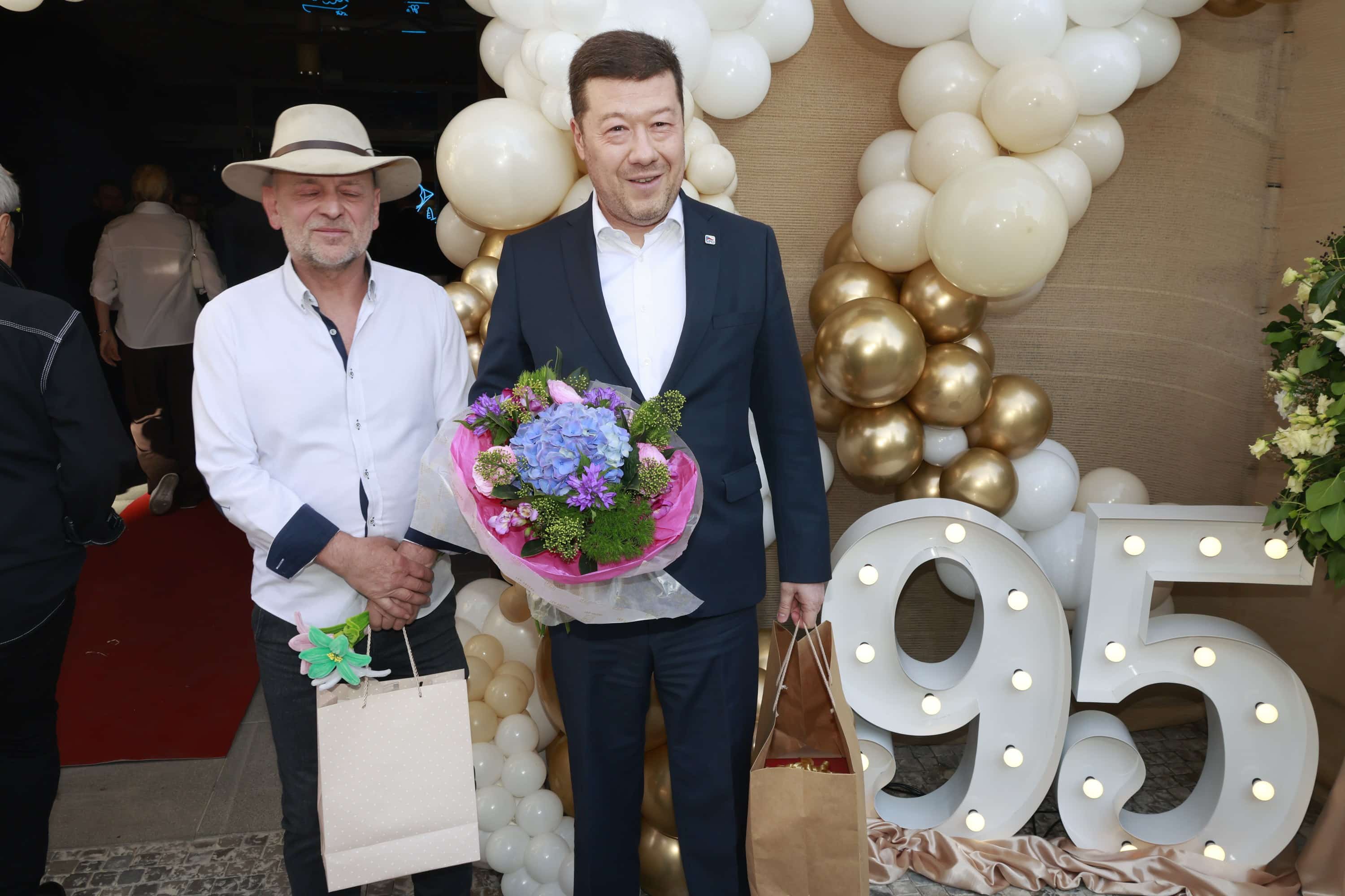 Oslava 95. narozenin Jiřiny Bohdalové: Předseda Sněmovny Tomio Okamura. Foto: Nextfoto