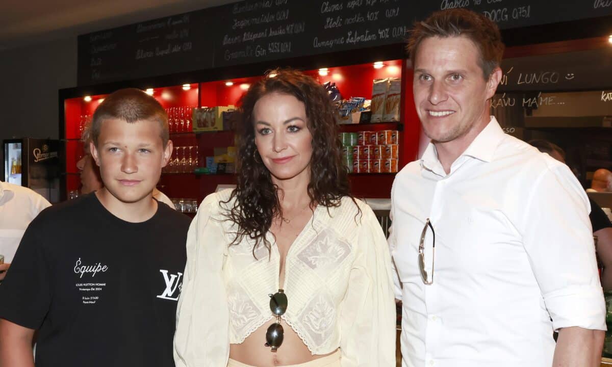 Agáta Hanychová, její muž Miroslav Dopita a syn Kryšpín. Foto: Nextfoto