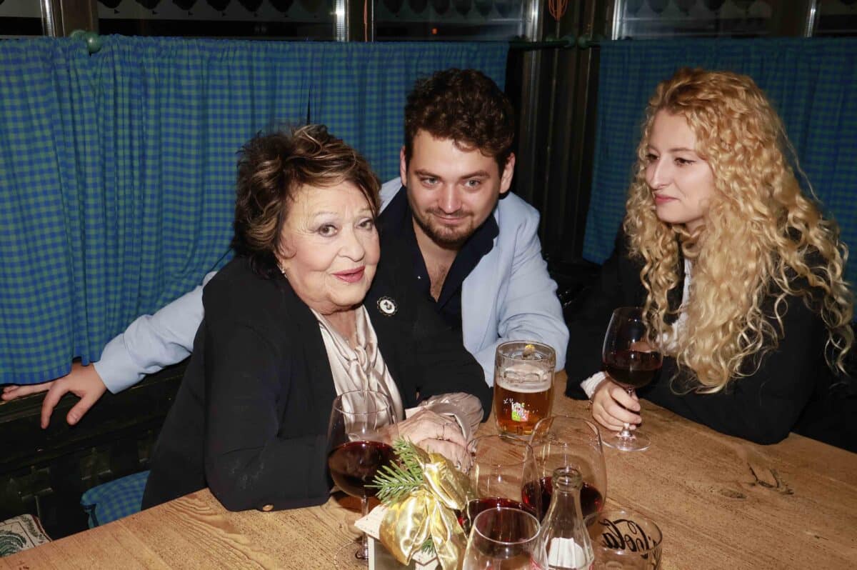 Jiřina Bohdalová a vnuk Vojtěch spolu klidně zajdou na pivo. Foto: Nextfoto