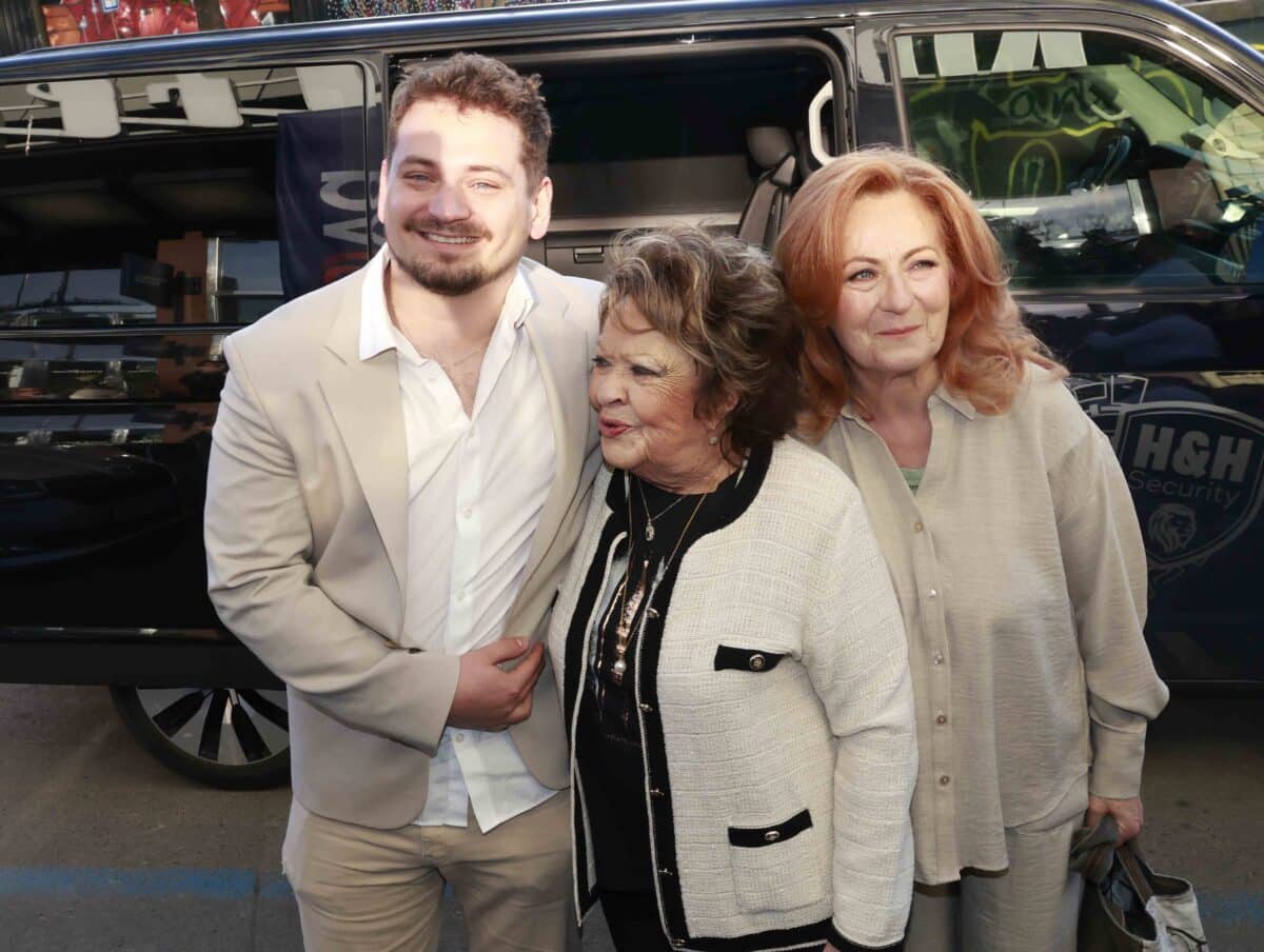 Jiřina Bohdalová, její vnuk Vojtěch Staš a dcera Simona Stašová. Foto: Nextfoto