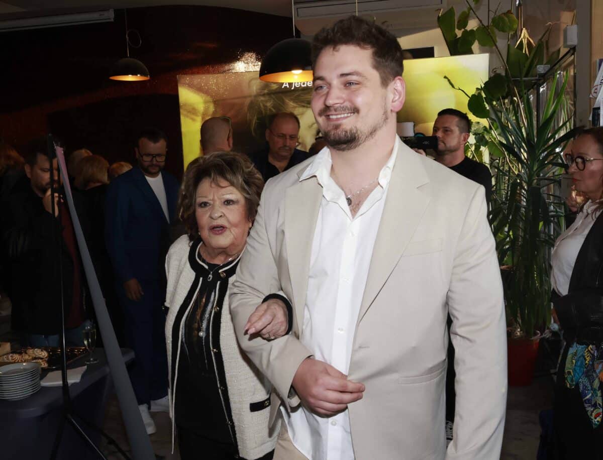 Vnuk Vojtěch je Jiřině Bohdalové vždy oporou. Foto: Nextfoto