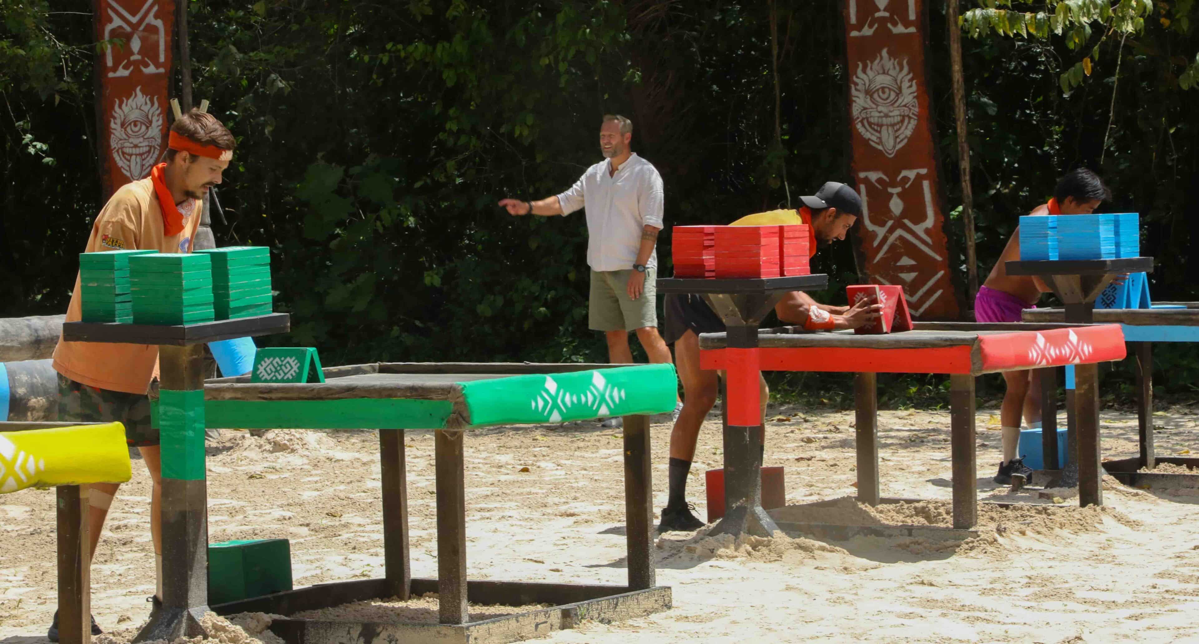 Otakar ve finálovém souboji postavil pyramidu jako poslední a ani nerozdělal oheň. Foto: poskytla TV Nova