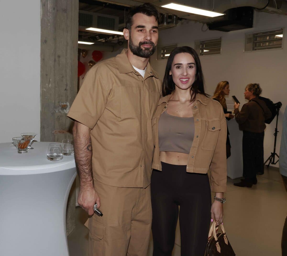 Herec Adam Vacula a jeho partnerka Veronika Beskydiarová. Foto: Nextfoto
