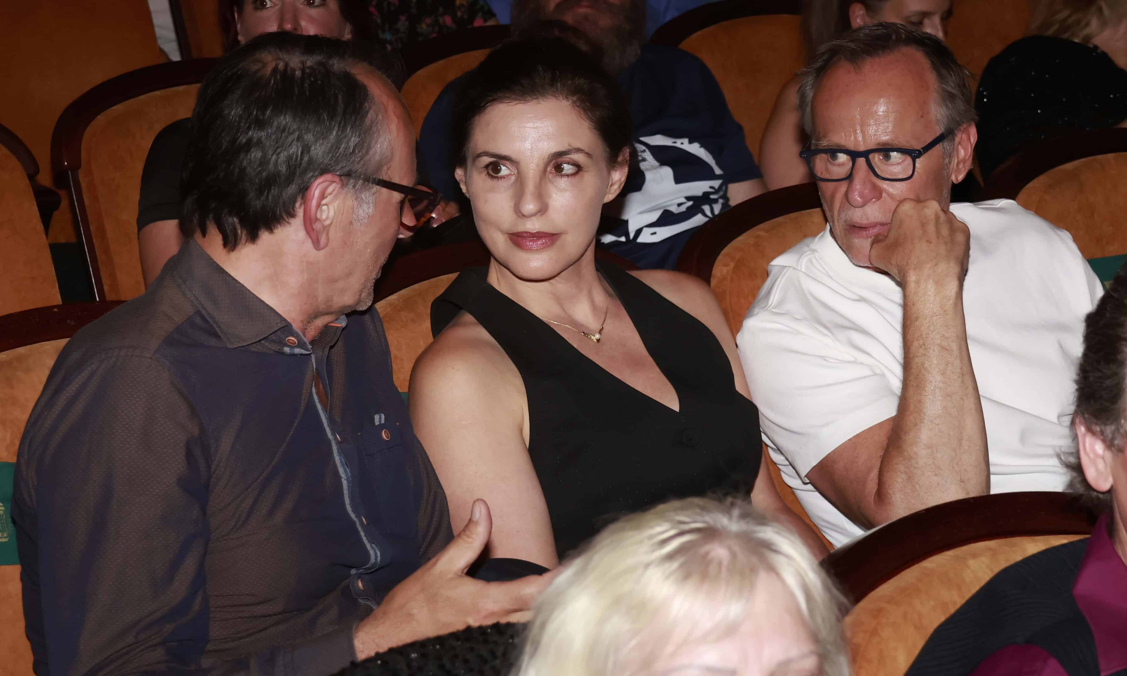 Karel Roden (vpravo) po dlouhé době vyvedl manželkou Lauru na filmovou premiéru. Foto: Nextfoto