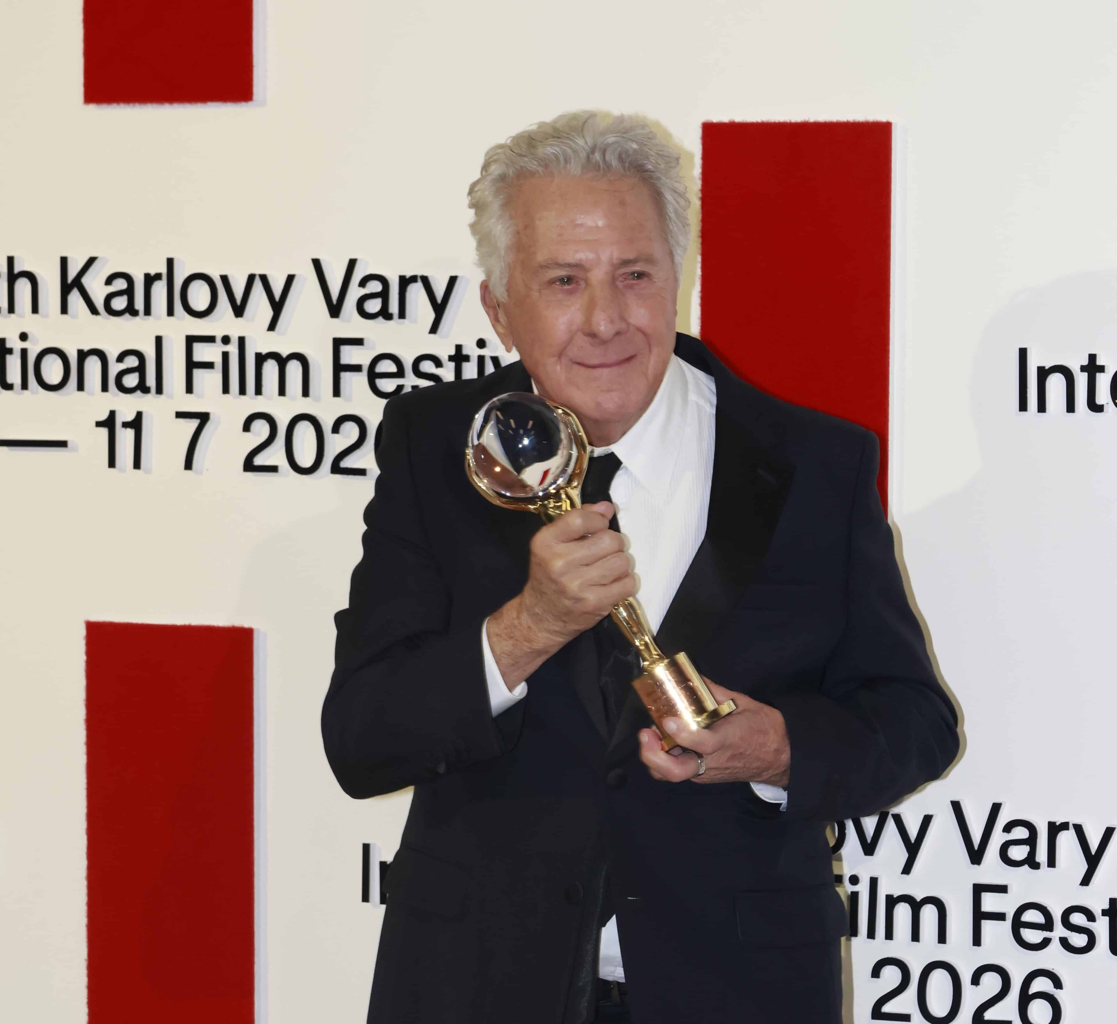 Herec Dustin Hoffman převzal v Karlových Varech Křišťálový globus. Foto: Nextfoto