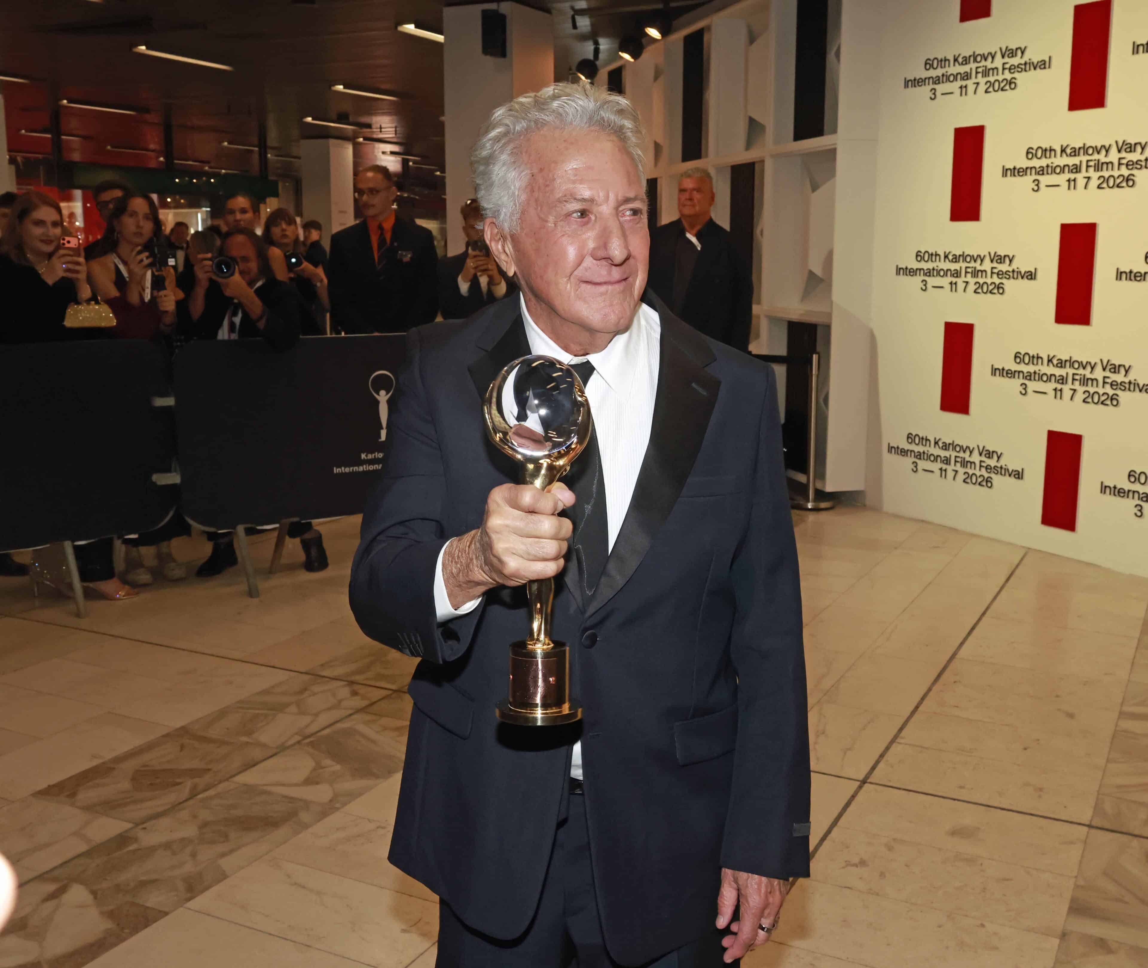 Herec Dustin Hoffman převzal v Karlových Varech Křišťálový globus. Foto: Nextfoto