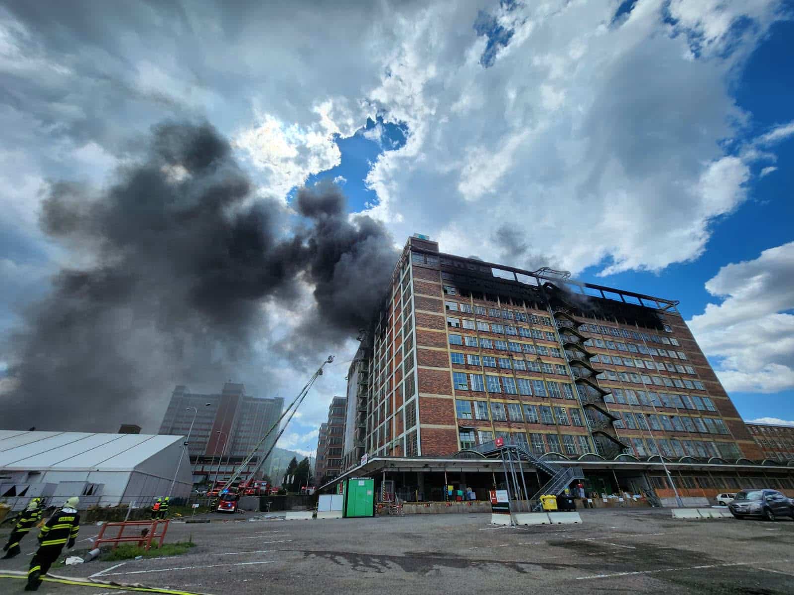 Rozsáhlý požár budovy ve Zlíně. Foto: HZS ZLK