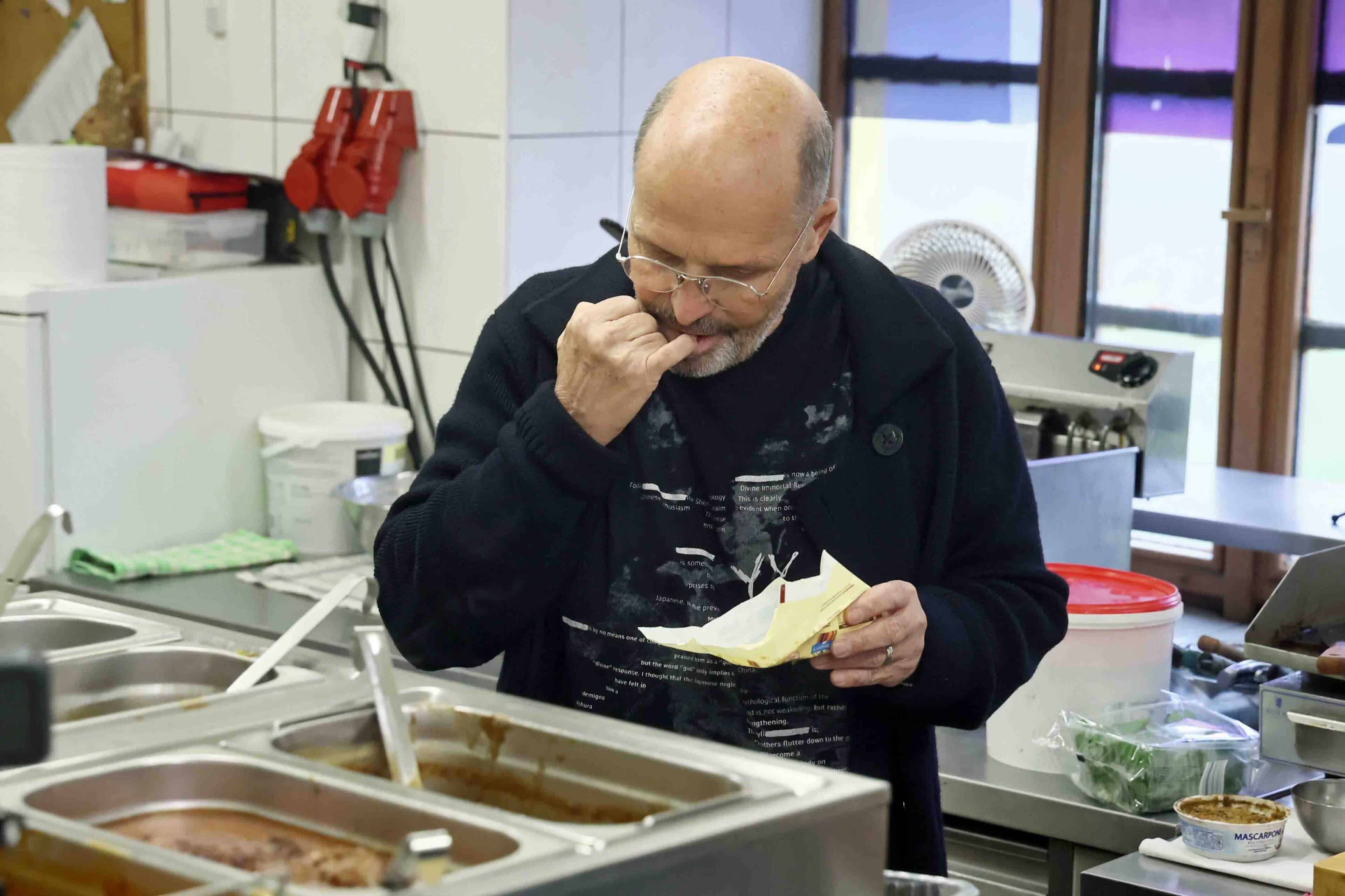 Zdeněk Pohlreich v nové řadě Ano, šéfe! v hostinci U Zlatého buřtu. Foto: TV Prima / se souhlasem