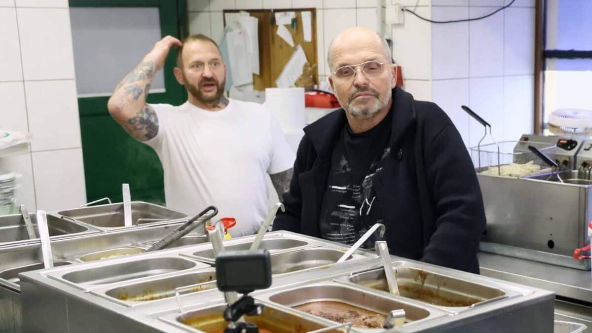 Erik Macan při natáčení se Zdeňkem Pohlreichem. U Zlatého buřtu ale ve skutečnosti nepracuje. Foto: TV Prima / se souhlasem