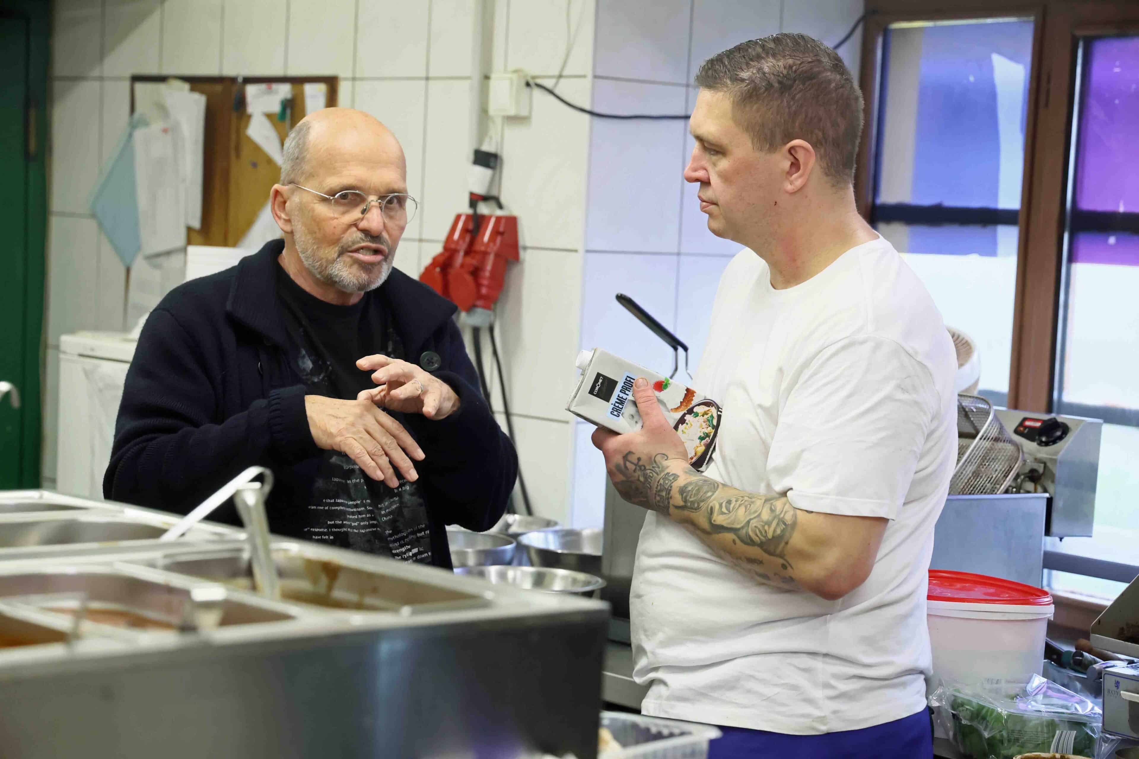 Zdeněk Pohlreich v nové řadě Ano, šéfe! v hostinci U Zlatého buřtu. Foto: TV Prima / se souhlasem