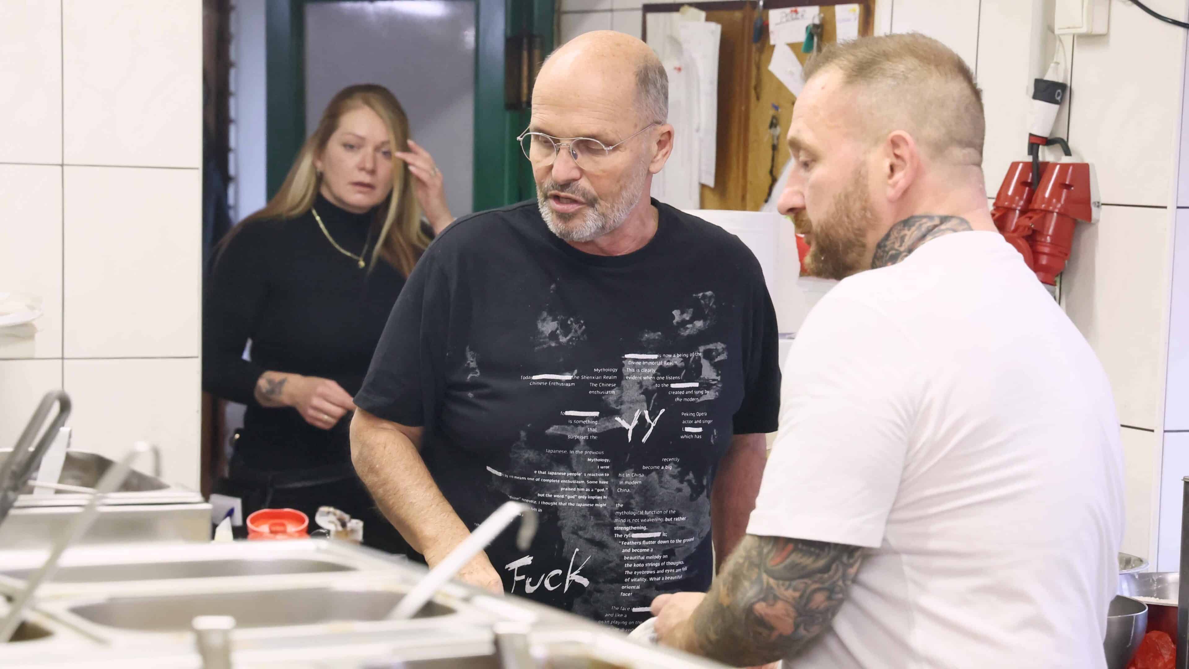 Erik Macan při natáčení se Zdeňkem Pohlreichem. U Zlatého buřtu ale ve skutečnosti nepracuje. Foto: TV Prima / se souhlasem