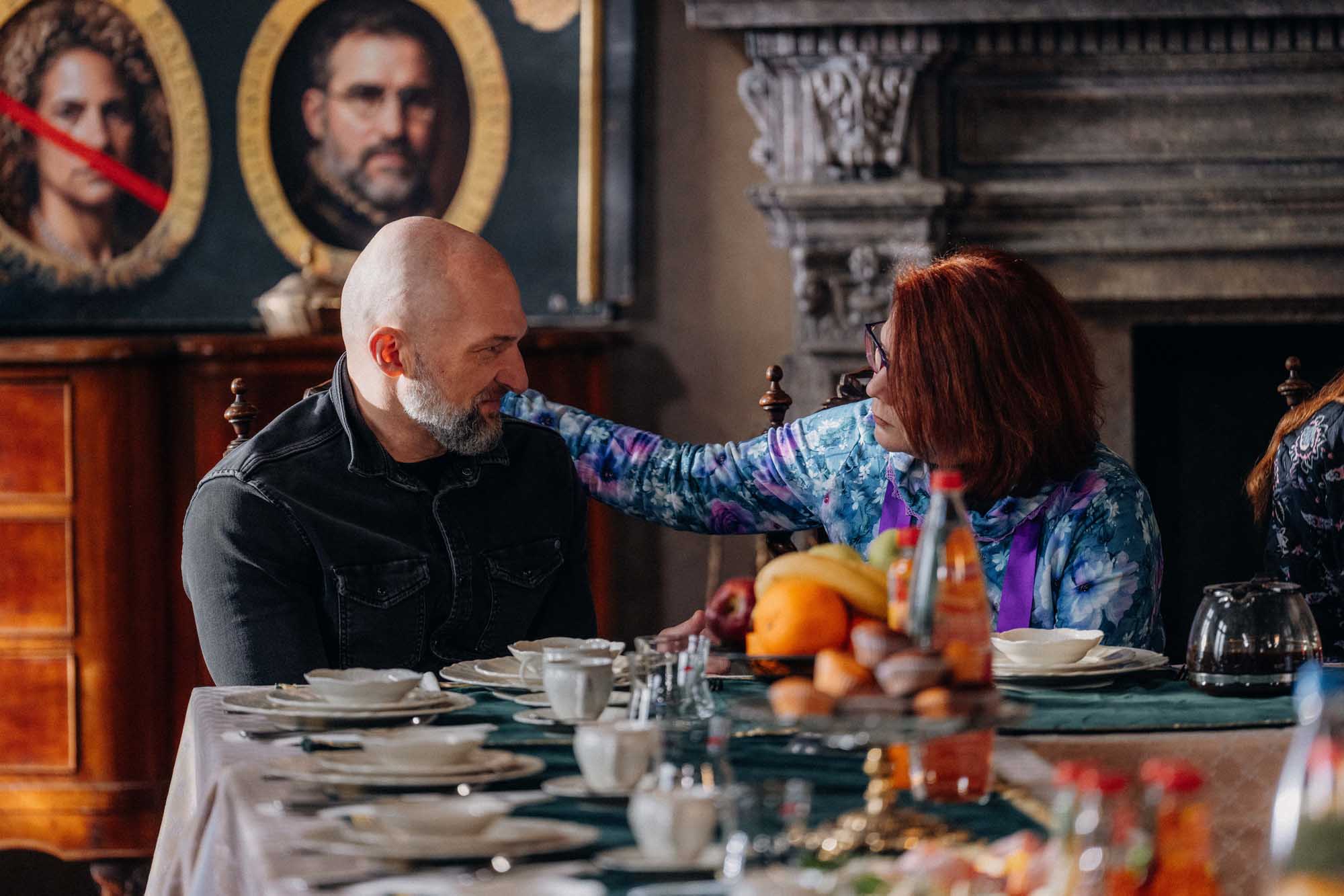 V 5. dílu hry Zrádci byl u kulatého stolu vyhlasován a vyřazen Adam. Foto: TV Prima / se souhlasem